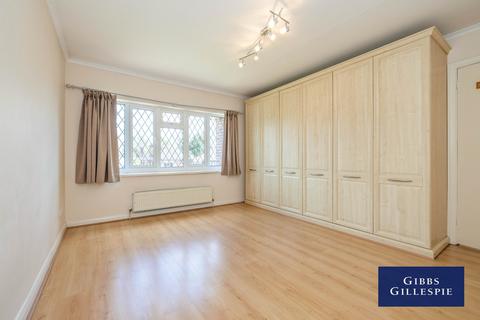 4 bedroom detached house to rent, Murray Crescent, Pinner