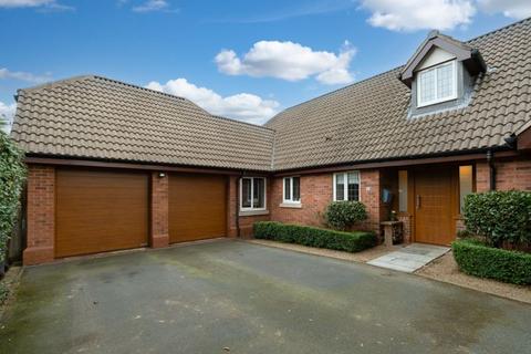 4 bedroom detached bungalow for sale - The Coppice, Hagley DY8