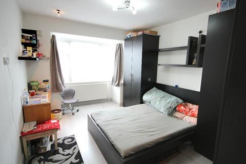 3 bedroom bungalow for sale - CHARTERHOUSE AVENUE, WEMBLEY, MIDDLESEX, HA0 3DH