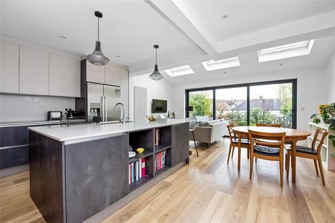 4 Sunset Gardens, London, SE25 4AX