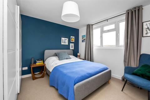 4 Sunset Gardens, London, SE25 4AX