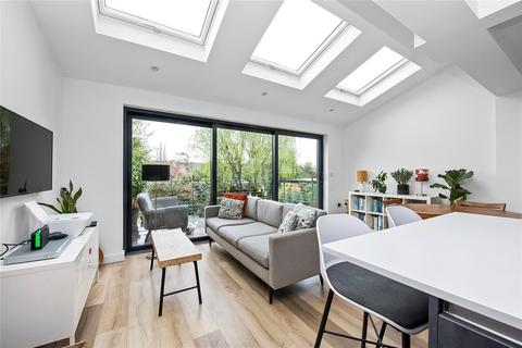4 Sunset Gardens, London, SE25 4AX