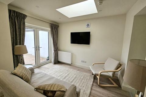 1 bedroom apartment for sale, Fleet Road, Fleet, Hampshire