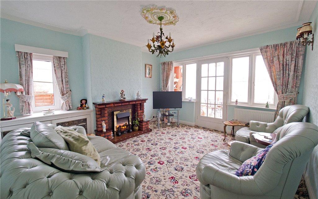Scott Lane, Riddlesden, Keighley... 2 bed detached house for sale £