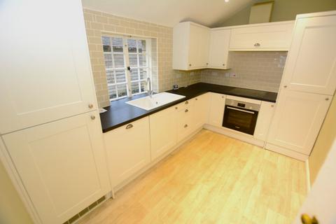 4 bedroom detached house to rent, Lower Beeding, Horsham RH13