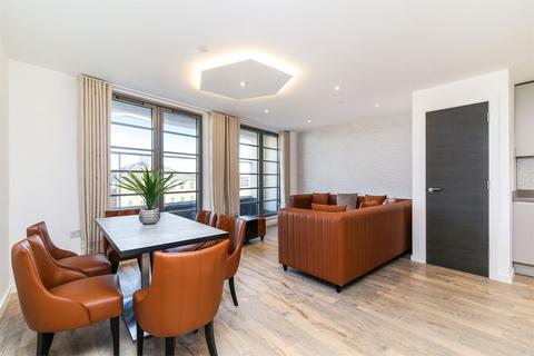 3 bedroom apartment to rent, Hexagon Court, London SW12