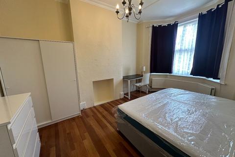 House share to rent, Chelmsford Road, London, N14