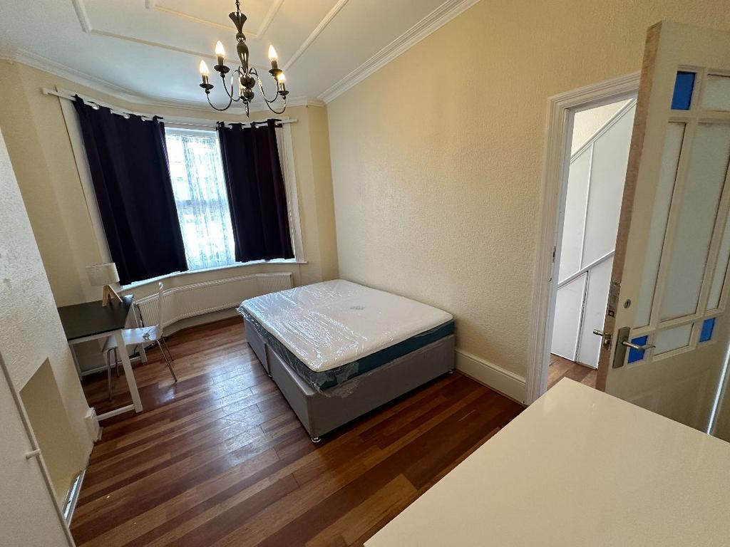 House in London - View 2