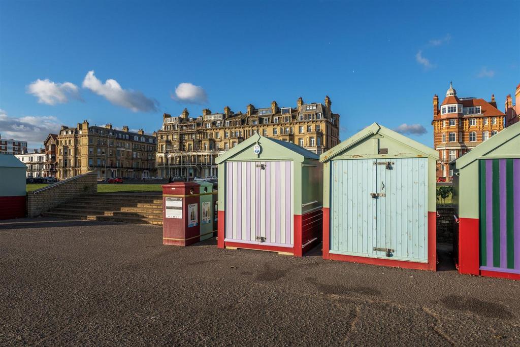 Beach Hut 121 3.jpg