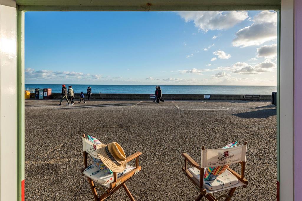 Beach Hut 121-6c.jpg