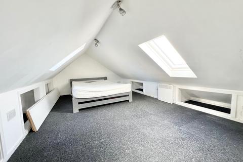 Studio to rent - Brighton BN2