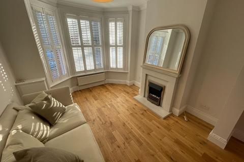 2 bedroom house to rent, Mayors Road, Altrincham