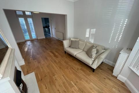 2 bedroom house to rent, Mayors Road, Altrincham