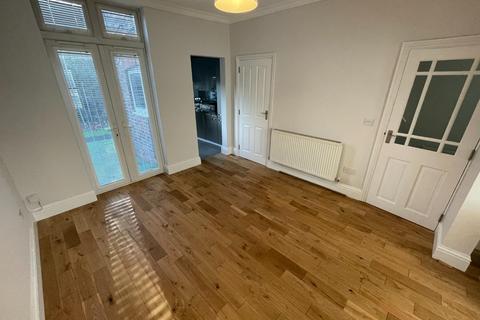 2 bedroom house to rent, Mayors Road, Altrincham