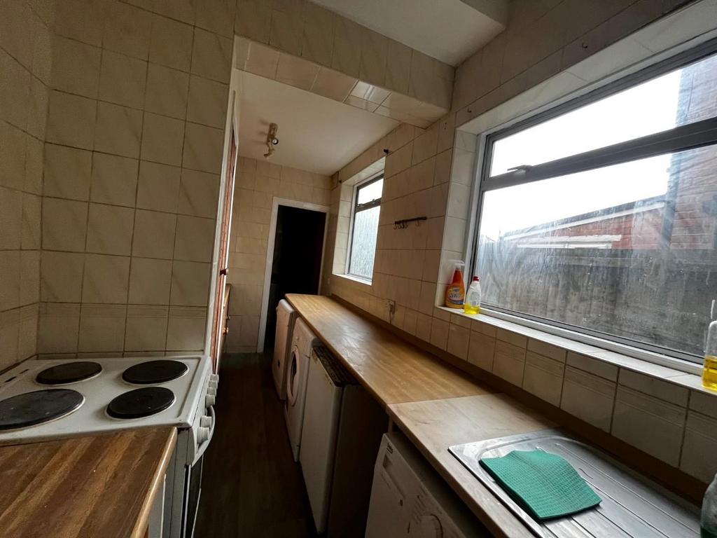 Kitchen 2.jpg