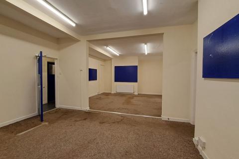 Property to rent - The Grove, Eccles, Manchester, M30
