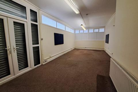 Property to rent - The Grove, Eccles, Manchester, M30