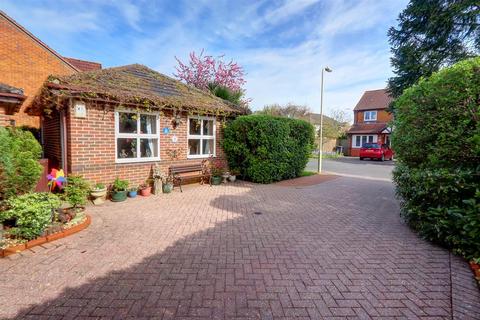 4 bedroom detached house for sale, Westbroke Gardens, Fishlake Meadows, Romsey, Hampshire