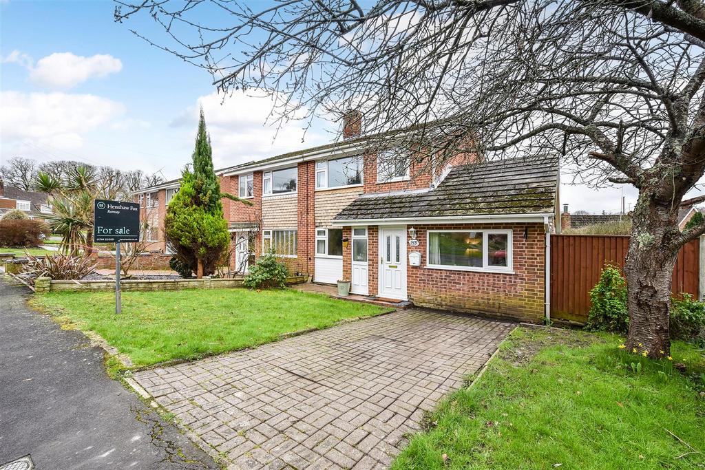 Ringwood Drive, North Baddesley, Hampshire 3 bed semidetached house