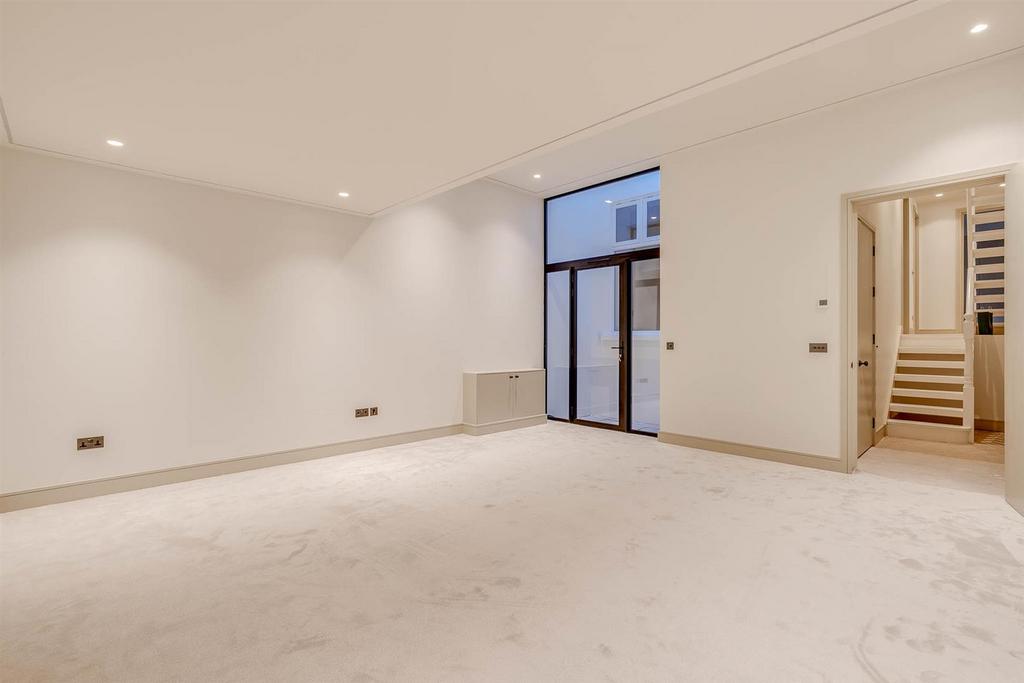 Fulham Park Gardens, London 4 bed flat to rent £5,300 pcm (£1,223 pw)