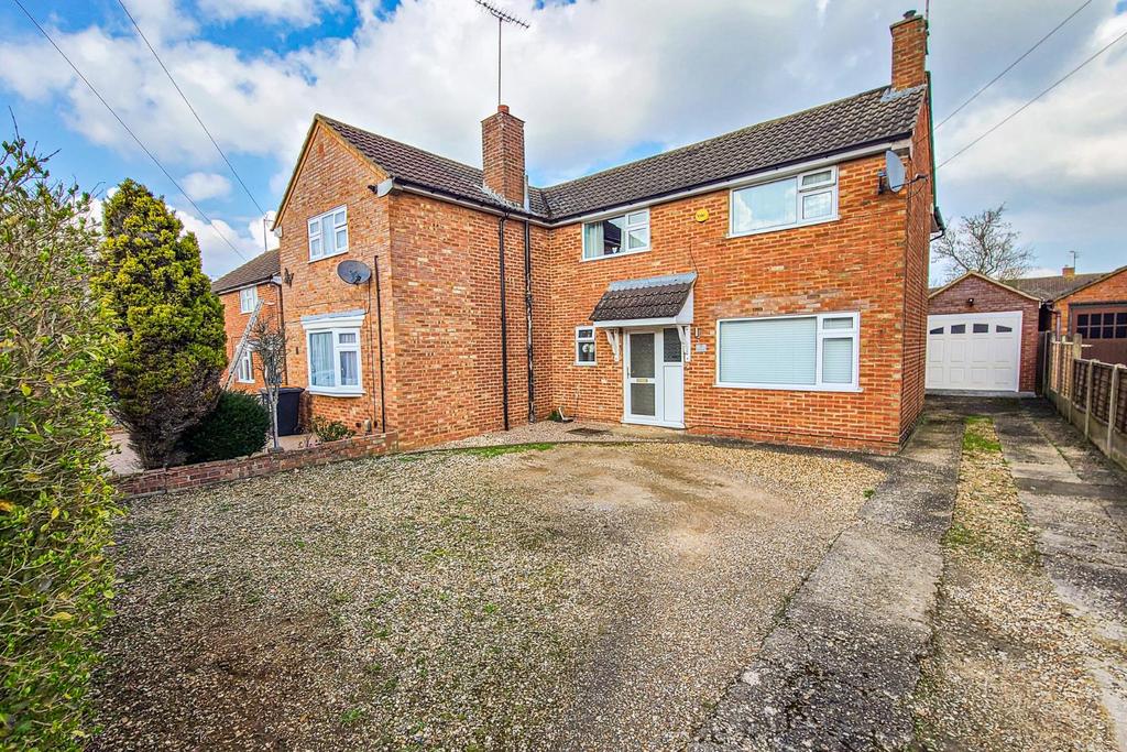 Crossway, Leighton Buzzard 3 bed semidetached house for sale £385,000