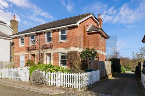 6 Langley Row, Barnet, EN5 4PB