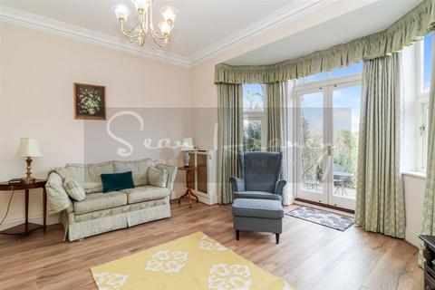 6 Langley Row, Barnet, EN5 4PB