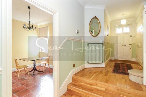 6 Langley Row, Barnet, EN5 4PB