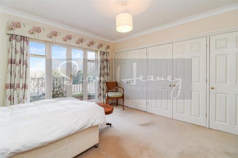 6 Langley Row, Barnet, EN5 4PB