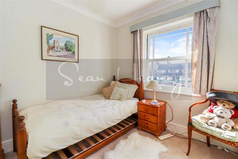 6 Langley Row, Barnet, EN5 4PB