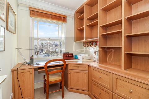 6 Langley Row, Barnet, EN5 4PB