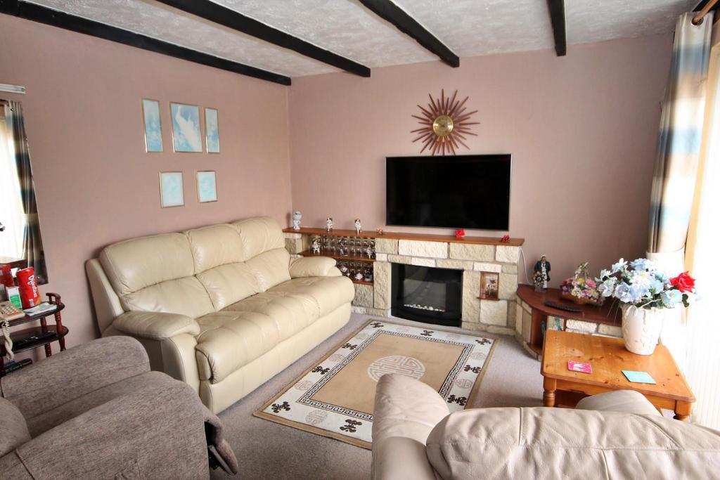 Caledonian, Tamworth 3 bed terraced house for sale £180,000