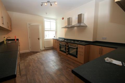 8 bedroom terraced house to rent, St Andrews Road