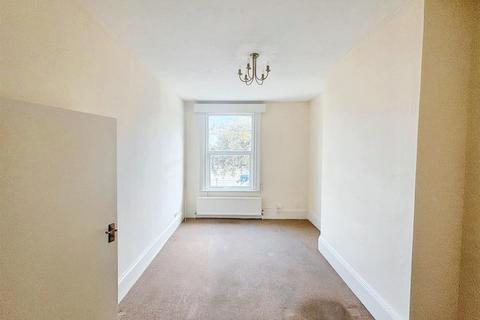 1 bedroom flat for sale, Hyde Gardens, Eastbourne