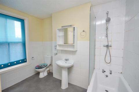 1 bedroom flat for sale, Hyde Gardens, Eastbourne