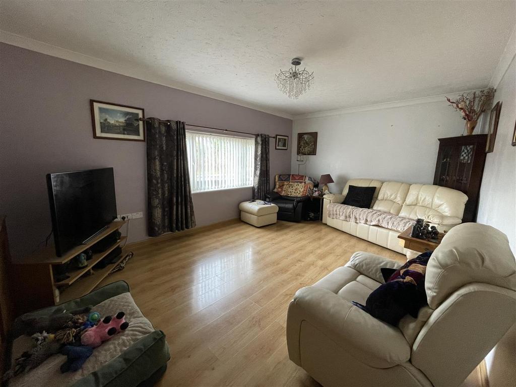 Lower Trostre Road, Llanelli 3 bed semidetached bungalow for sale £180,000
