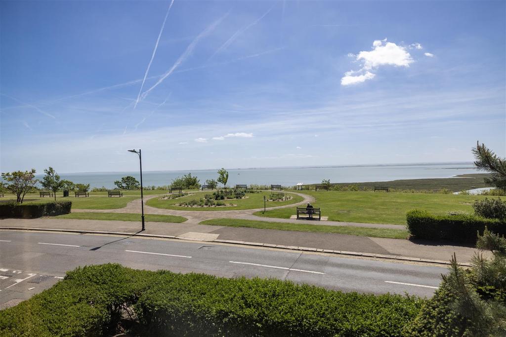 Marine Parade, LeighOnSea 5 bed detached house for sale £1,050,000