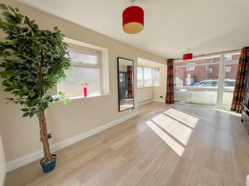 Allesley Hall Drive, Coventry 2 bed flat for sale £165,000