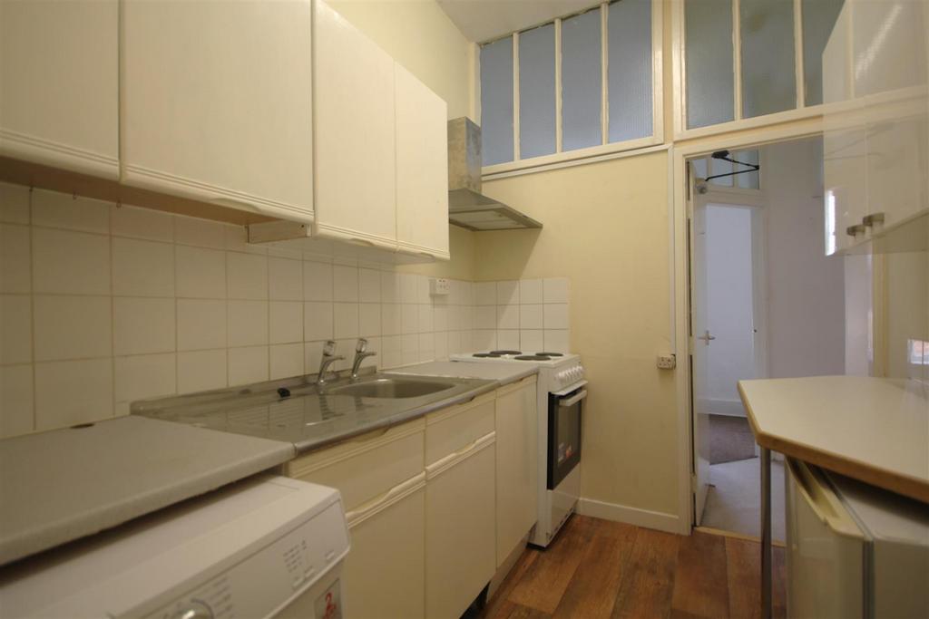 Kitchen 1.JPG
