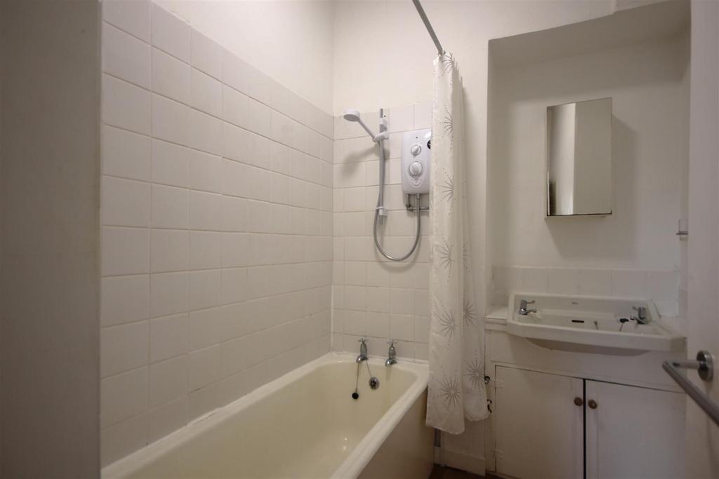 Bathroom 1.JPG