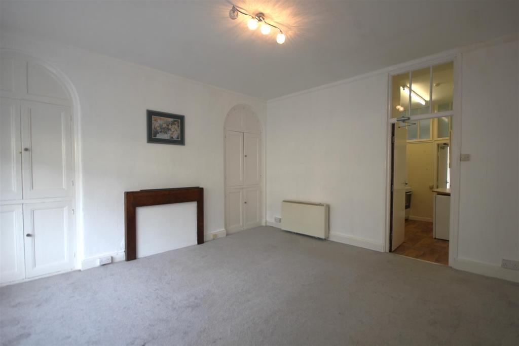 Living room 2.JPG