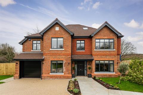 5 bedroom detached house for sale, Shelvers Way, Tadworth
