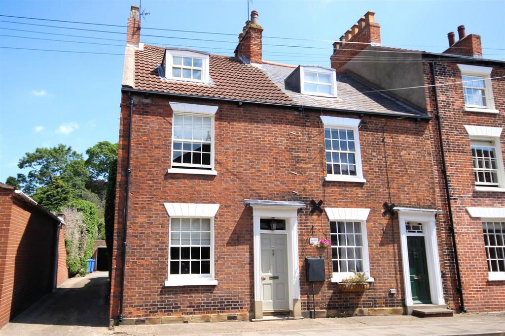 Walkergate, Beverley 3 bed townhouse for sale £399,950