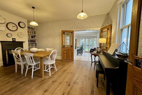 13 Wolseley Road, Godalming, GU7 3DX