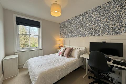 13 Wolseley Road, Godalming, GU7 3DX