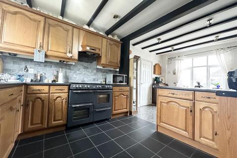 4 bedroom semi-detached house for sale - Spring Close, Aylestone LE2