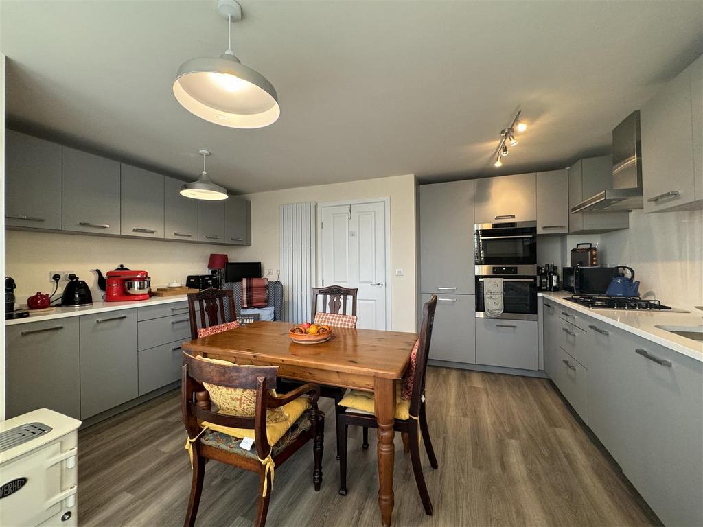 Dining kitchen d