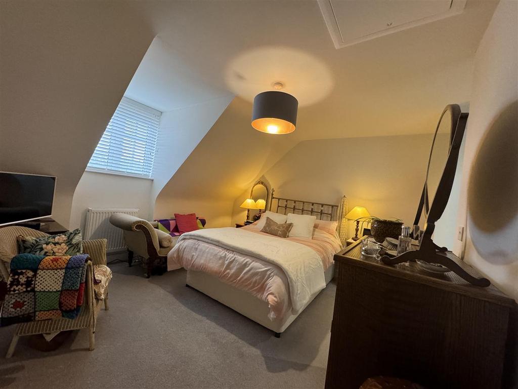Principal bedroom 1 c