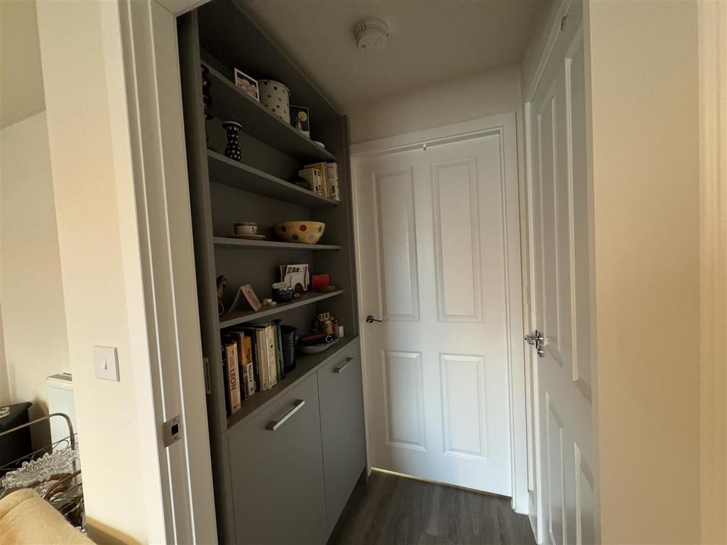 INNER LOBBY TO KITCHEN &amp; WC