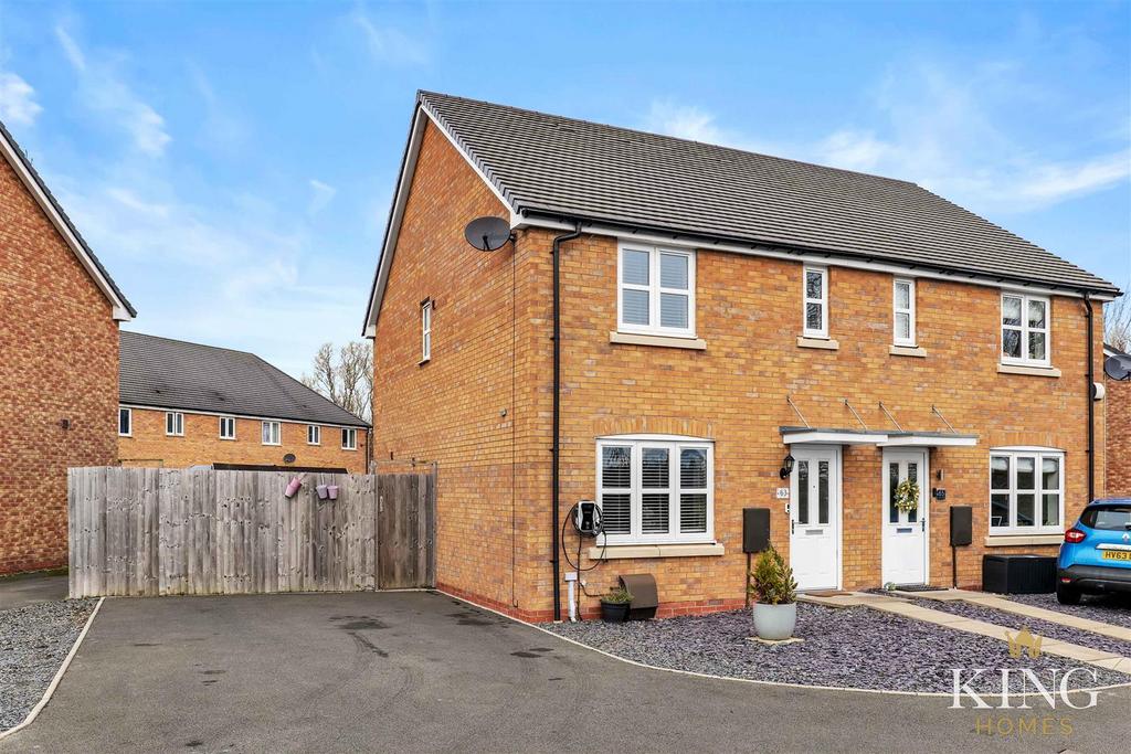 Avon Way, BidfordOnAvon 3 bed semidetached house for sale £270,000